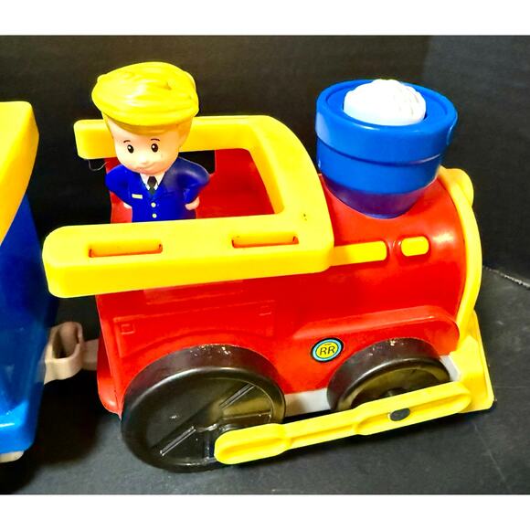 Fisher Price Load n Go Train engineer, dog, balls toot toots excellent vehicle - Picture 2 of 6